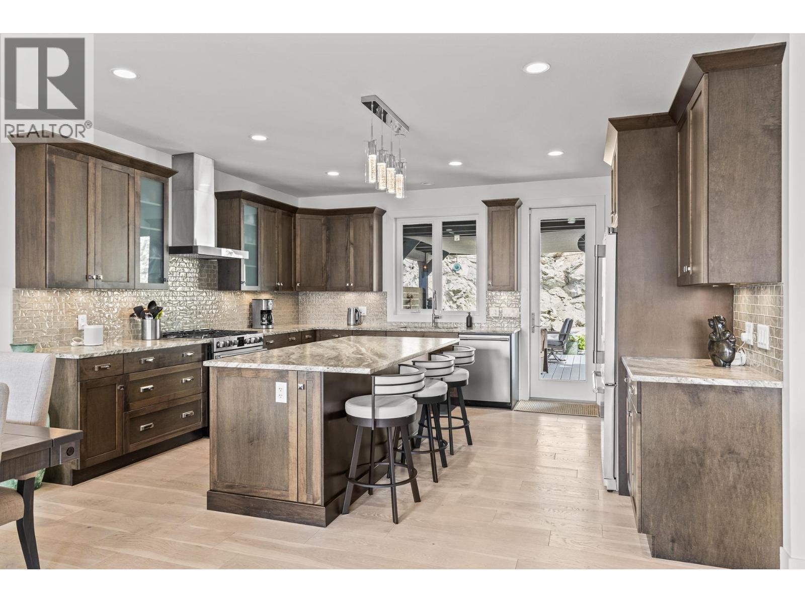 3643 Wild Rose Road, Kelowna, BC - Indoor Photo Showing Kitchen With Upgraded Kitchen