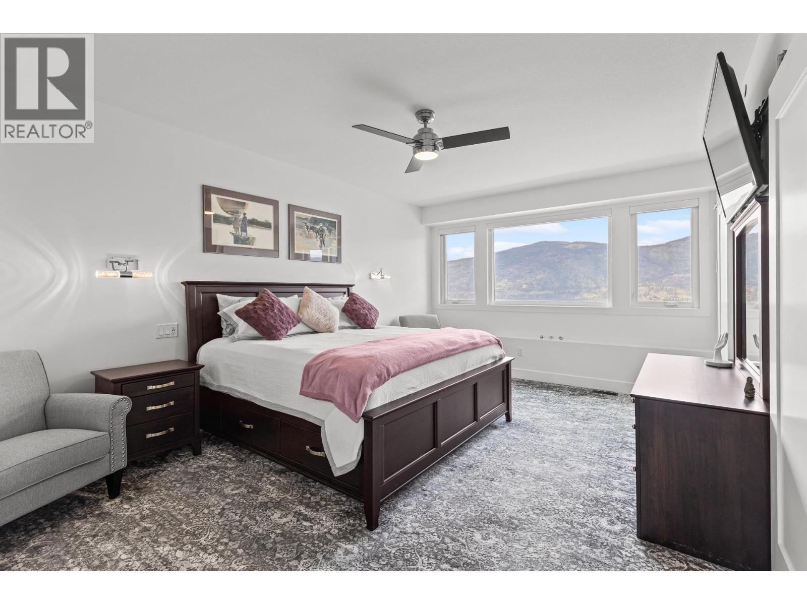 3643 Wild Rose Road, Kelowna, BC - Indoor Photo Showing Bedroom
