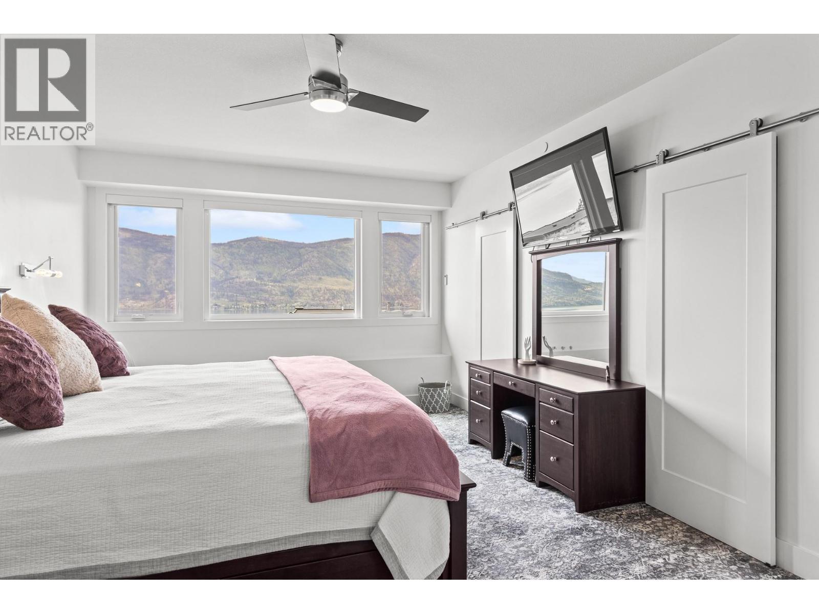 3643 Wild Rose Road, Kelowna, BC - Indoor Photo Showing Bedroom