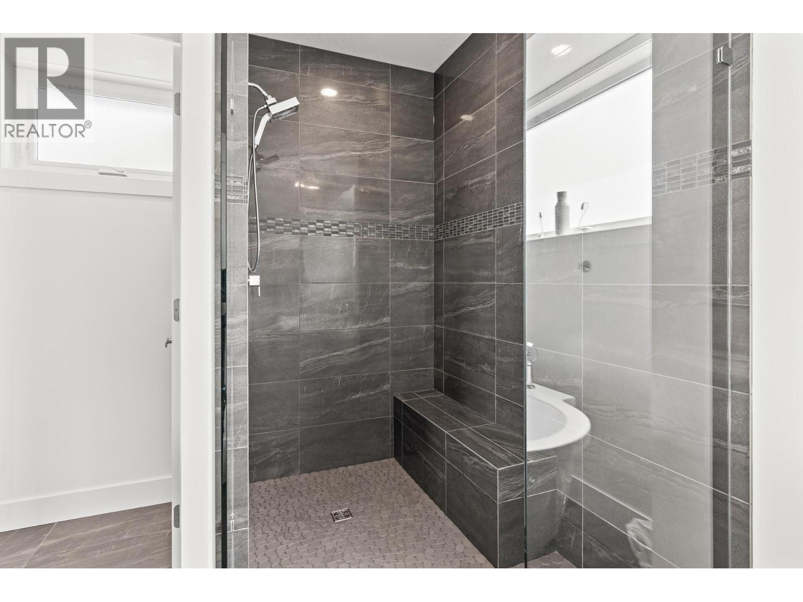 3643 Wild Rose Road, Kelowna, BC - Indoor Photo Showing Bathroom