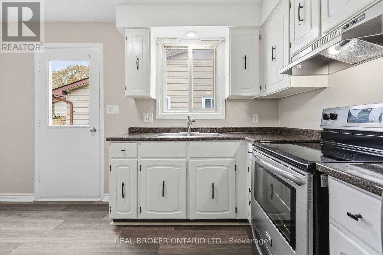 Main - 1306 Valley Drive, Oshawa, ON - Indoor Photo Showing Kitchen With Double Sink