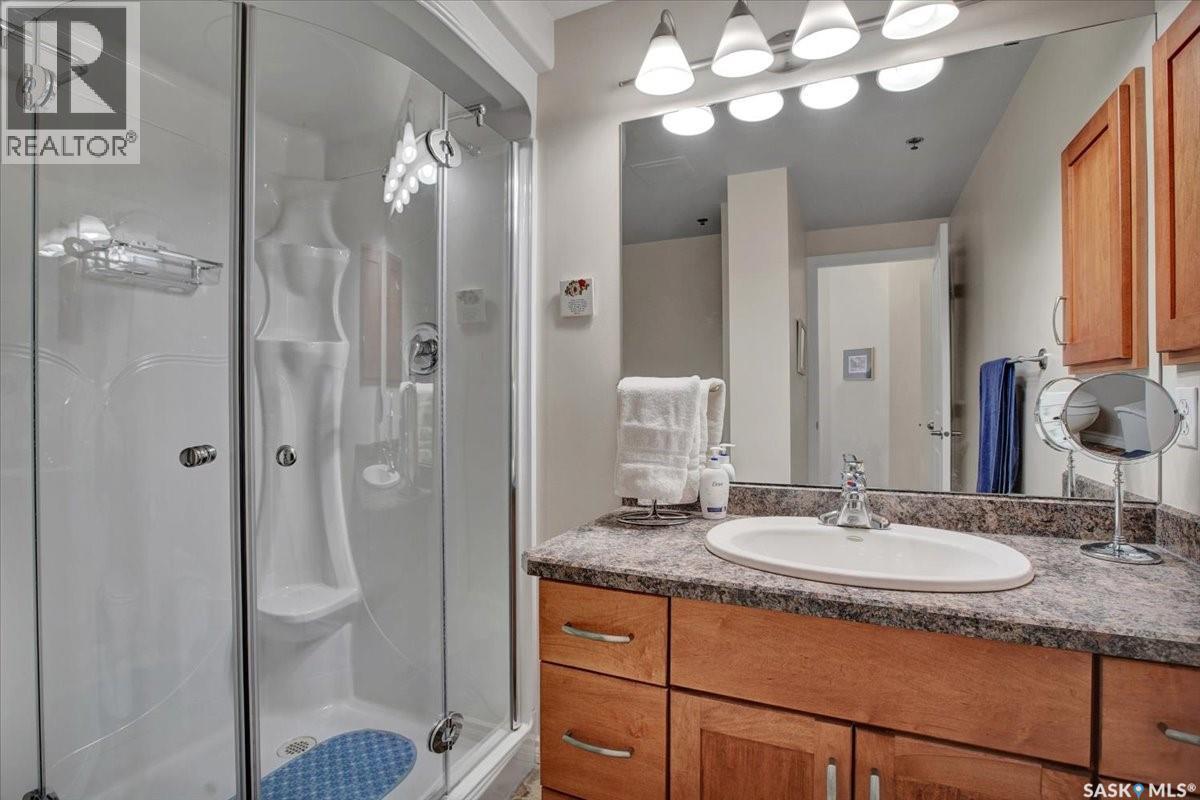 909 902 Spadina Crescent E, Saskatoon, SK - Indoor Photo Showing Bathroom