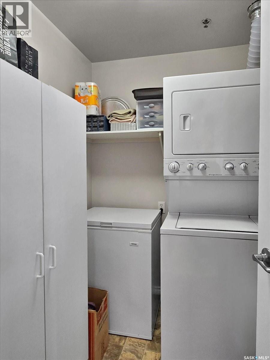 909 902 Spadina Crescent E, Saskatoon, SK - Indoor Photo Showing Laundry Room