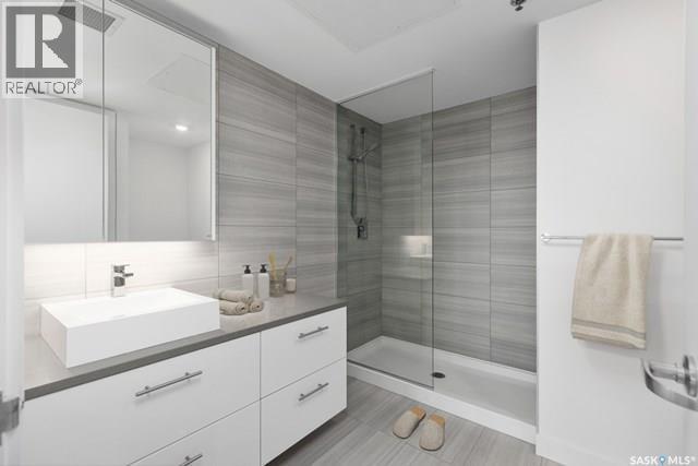 1104 490 2Nd Avenue S, Saskatoon, SK - Indoor Photo Showing Bathroom