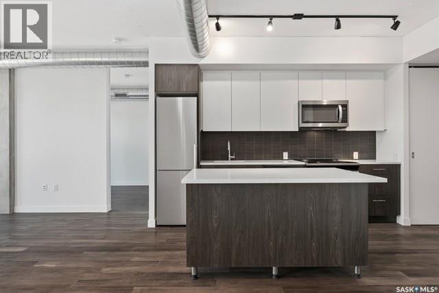 1104 490 2Nd Avenue S, Saskatoon, SK - Indoor Photo Showing Kitchen With Upgraded Kitchen