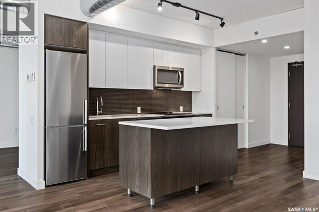 1104 490 2Nd Avenue S, Saskatoon, SK - Indoor Photo Showing Kitchen With Stainless Steel Kitchen With Upgraded Kitchen