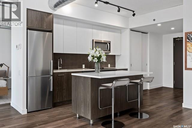 1104 490 2Nd Avenue S, Saskatoon, SK - Indoor Photo Showing Kitchen With Stainless Steel Kitchen With Upgraded Kitchen