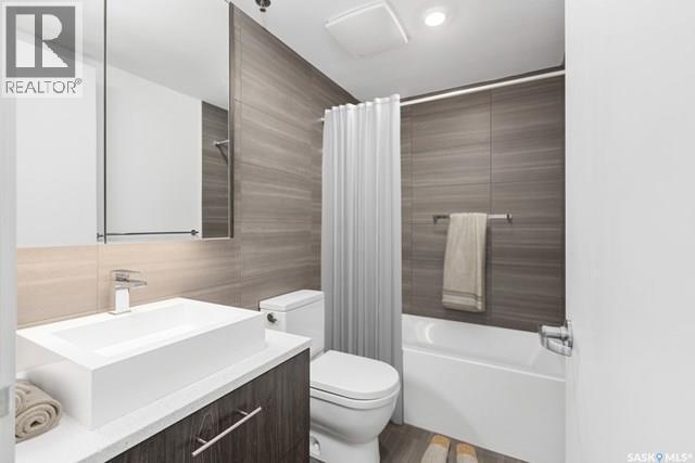 1104 490 2Nd Avenue S, Saskatoon, SK - Indoor Photo Showing Bathroom