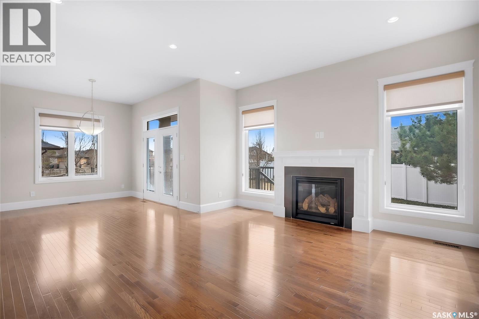 914 Paton Bay, Saskatoon, SK - Indoor Photo Showing Living Room With Fireplace