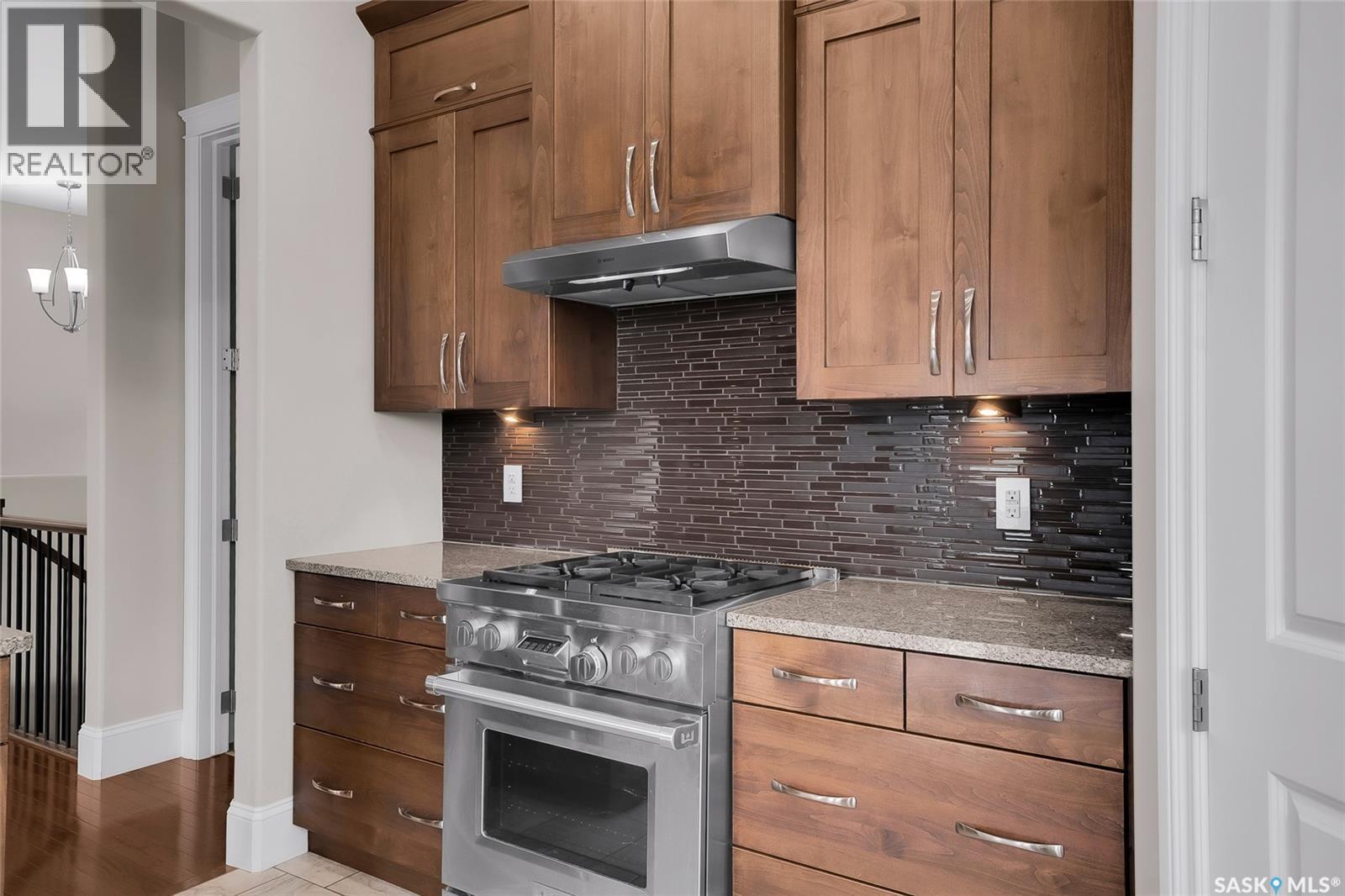 914 Paton Bay, Saskatoon, SK - Indoor Photo Showing Kitchen With Upgraded Kitchen