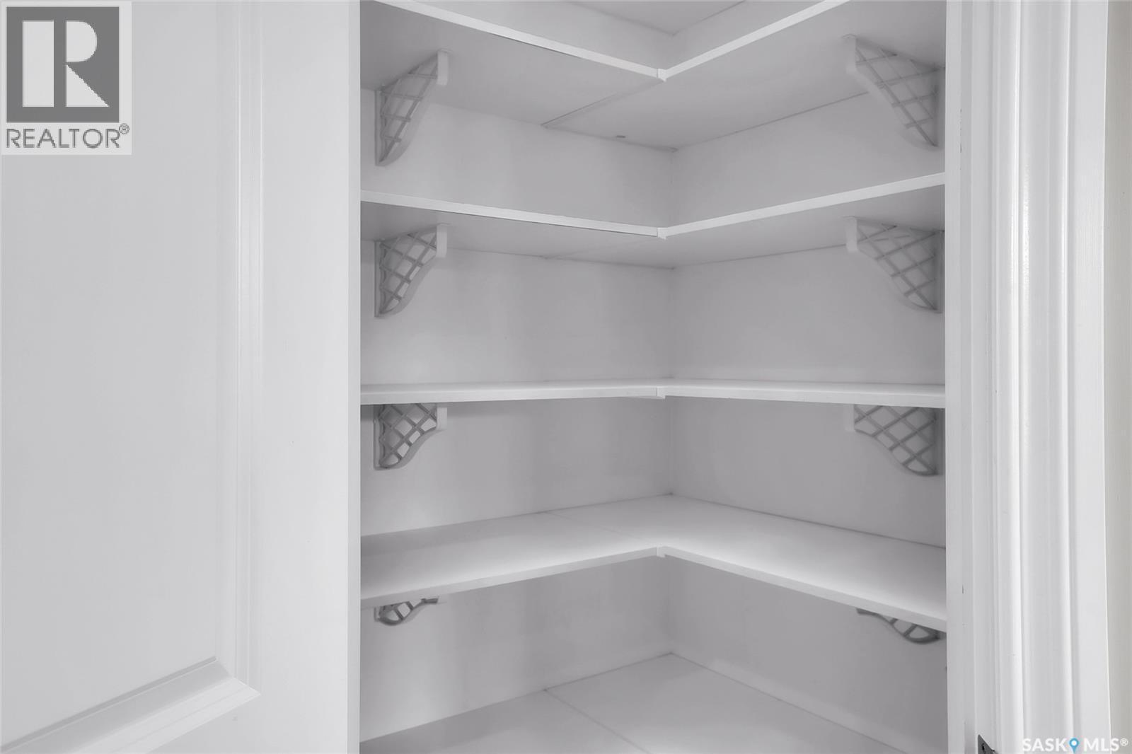 914 Paton Bay, Saskatoon, SK - Indoor With Storage
