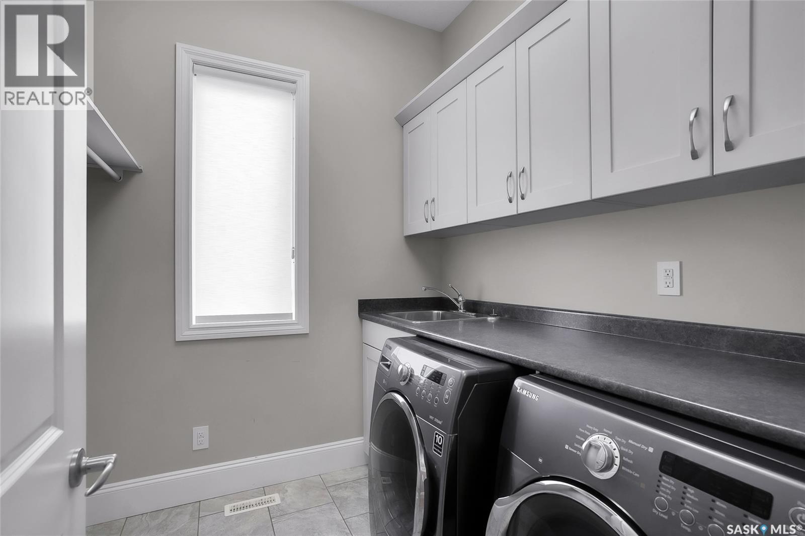 914 Paton Bay, Saskatoon, SK - Indoor Photo Showing Laundry Room