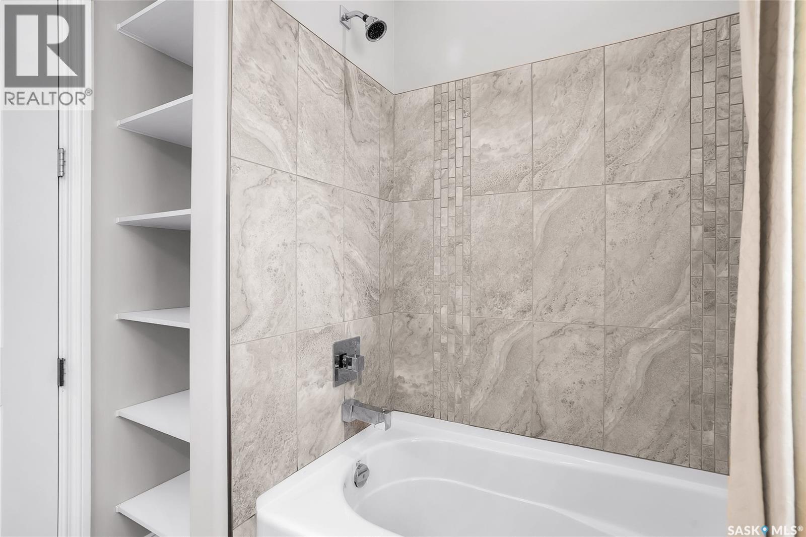 914 Paton Bay, Saskatoon, SK - Indoor Photo Showing Bathroom