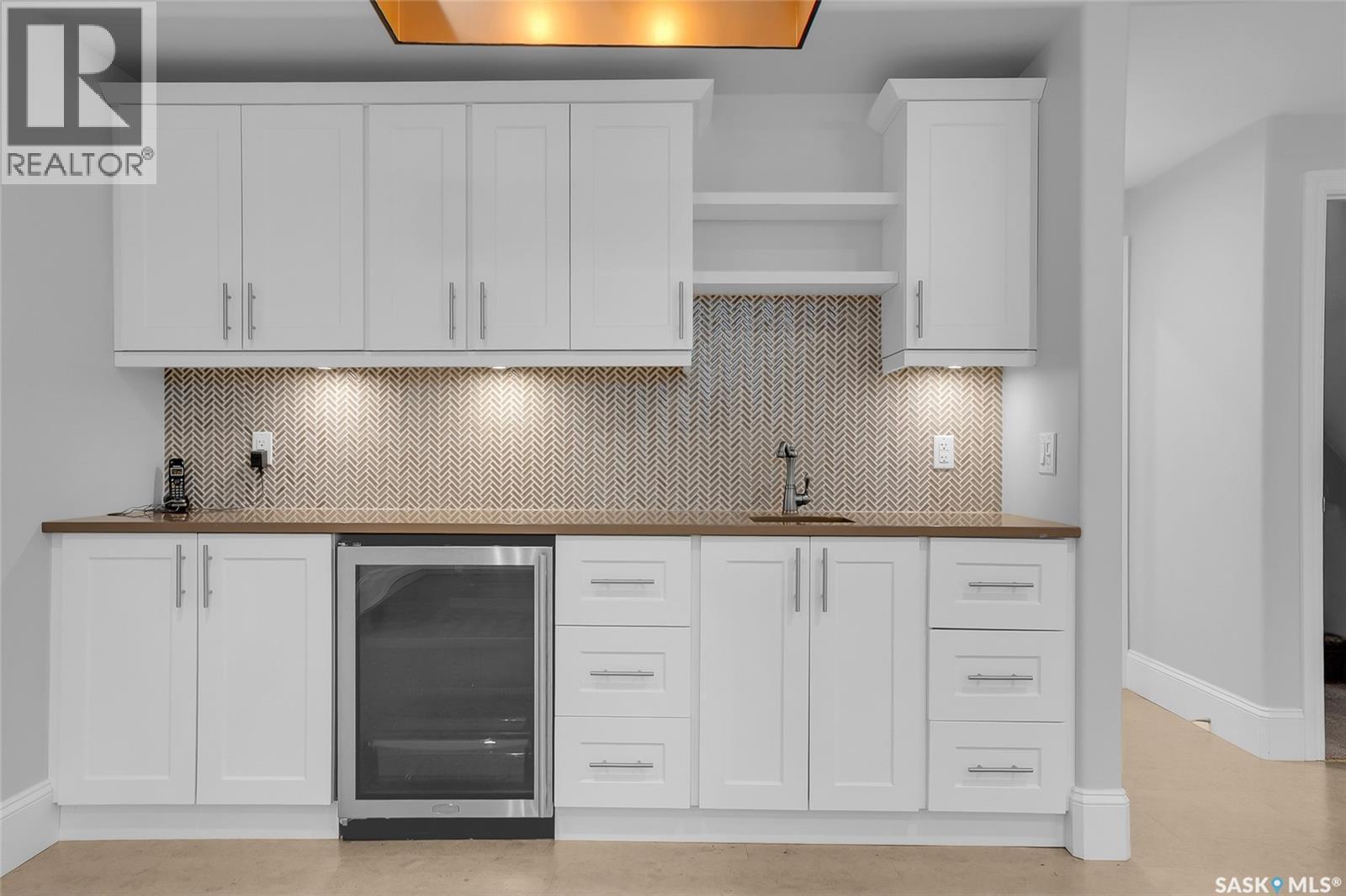 914 Paton Bay, Saskatoon, SK - Indoor Photo Showing Kitchen