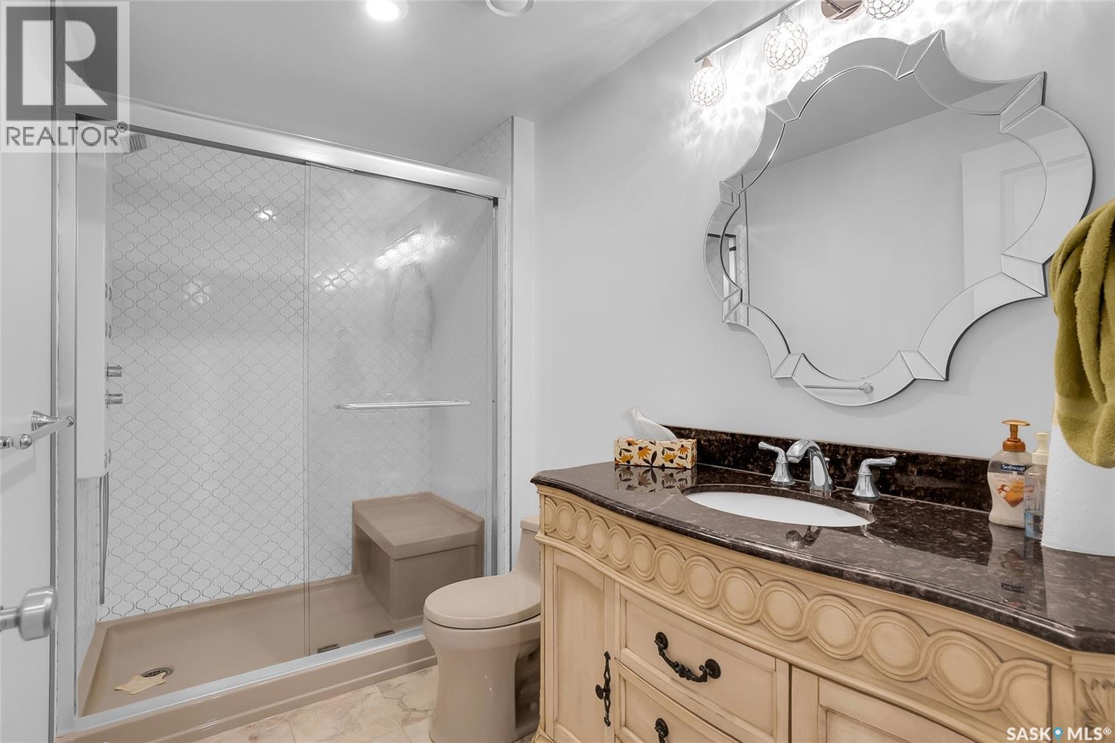 914 Paton Bay, Saskatoon, SK - Indoor Photo Showing Bathroom