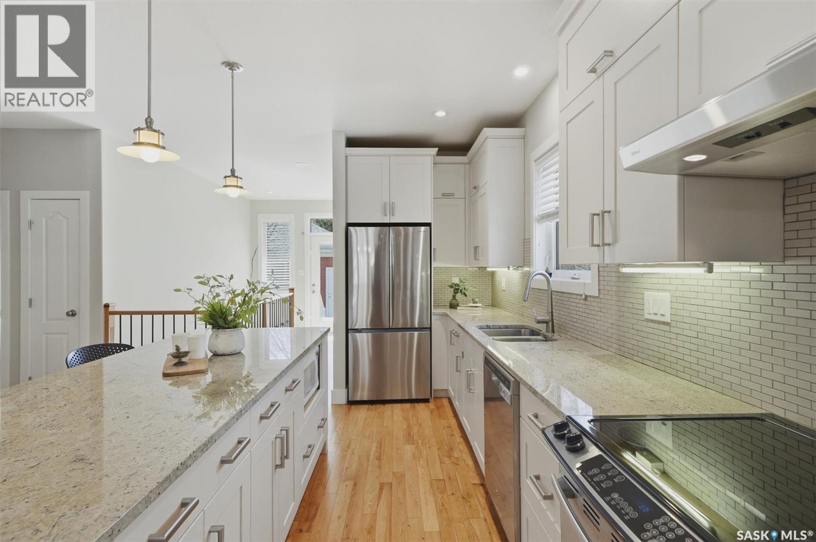 1024 Temperance Street, Saskatoon, SK - Indoor Photo Showing Kitchen With Stainless Steel Kitchen With Double Sink With Upgraded Kitchen