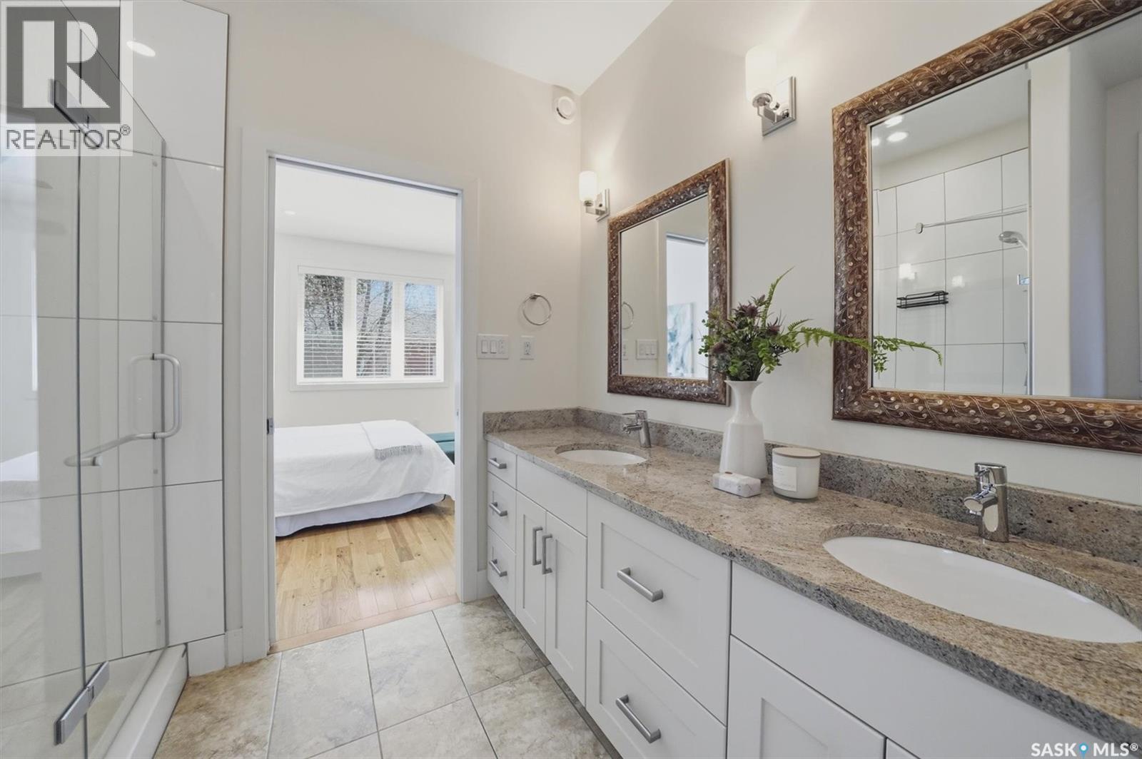 1024 Temperance Street, Saskatoon, SK - Indoor Photo Showing Bathroom