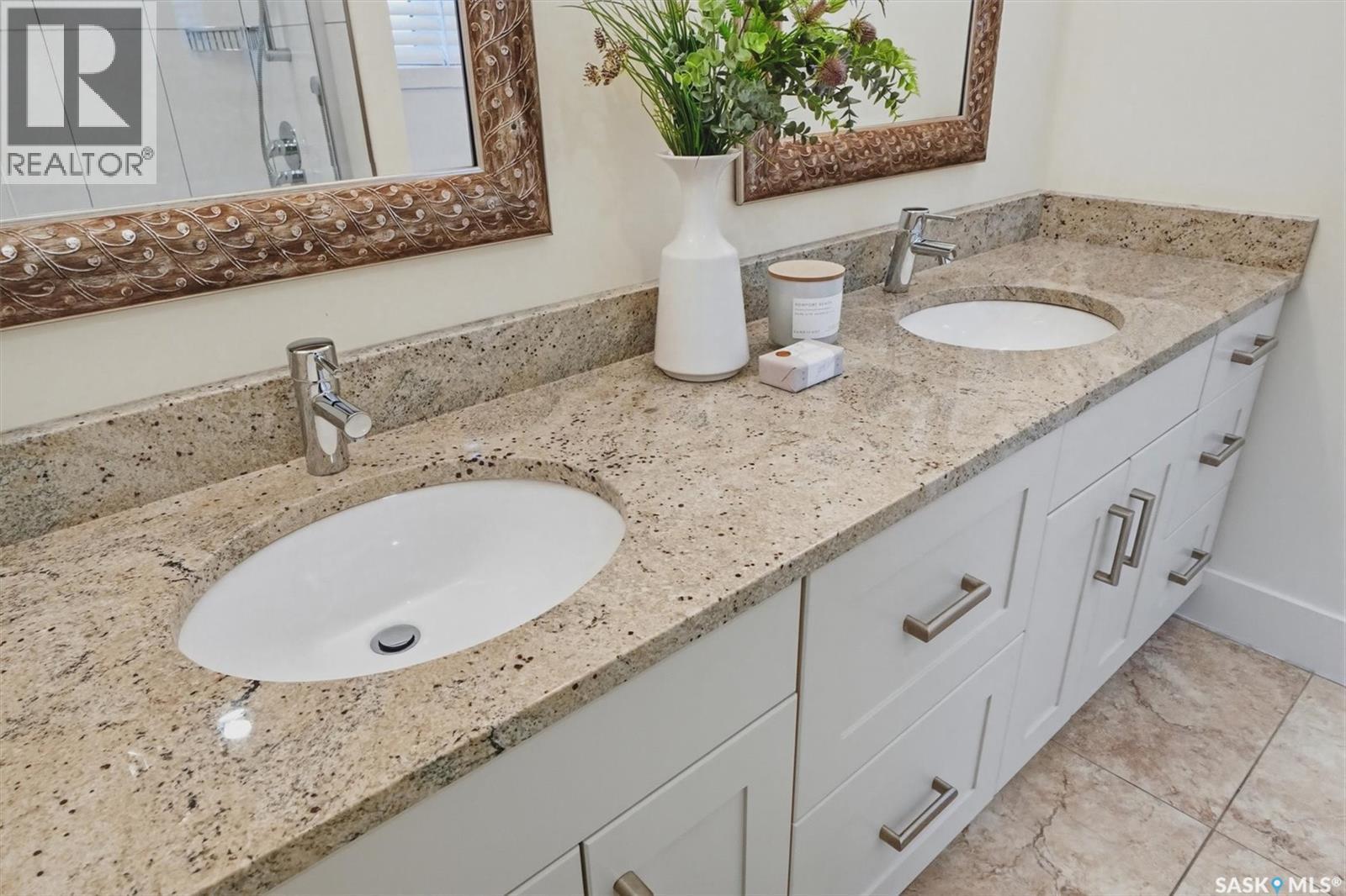 1024 Temperance Street, Saskatoon, SK - Indoor Photo Showing Bathroom
