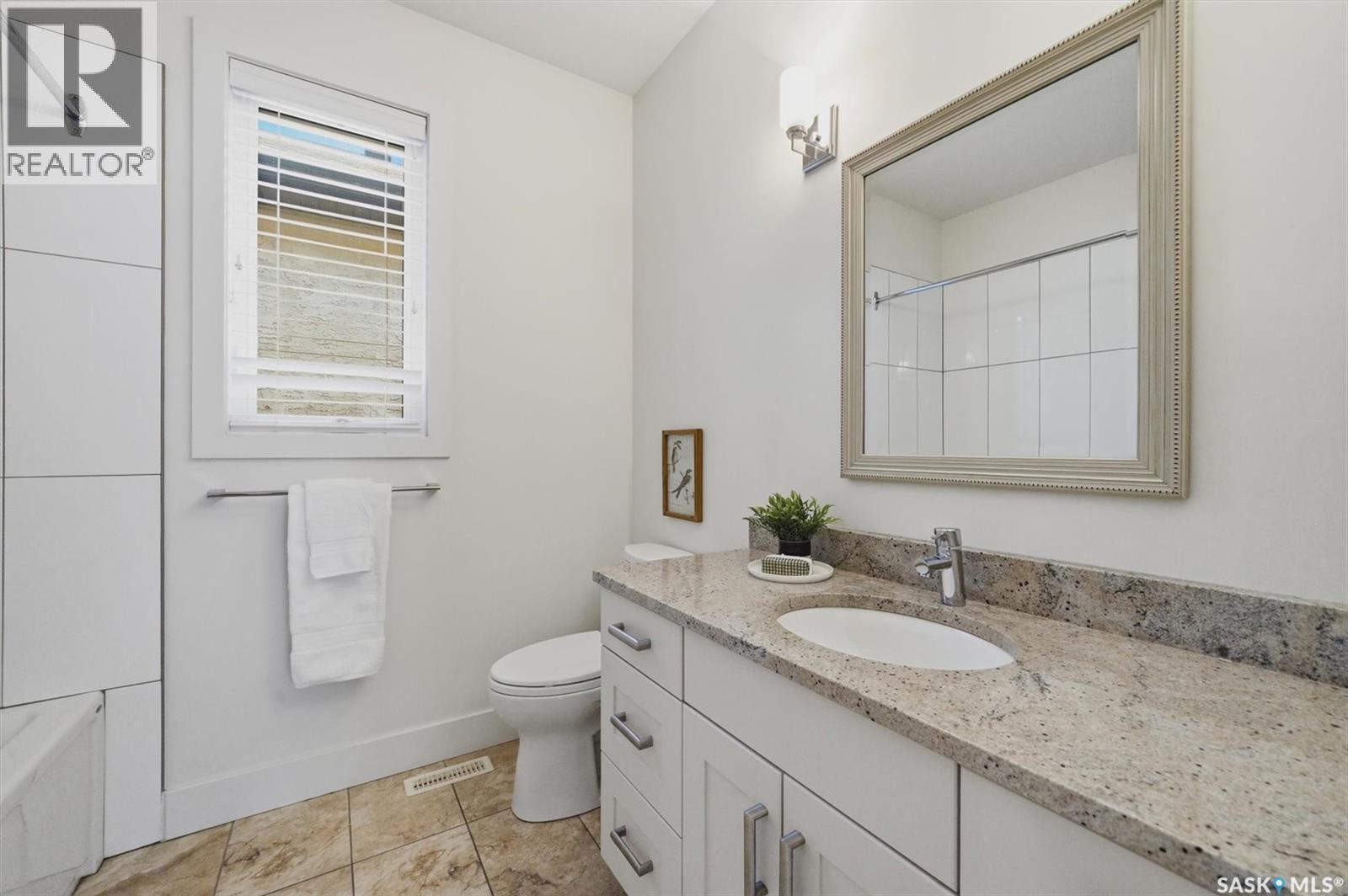 1024 Temperance Street, Saskatoon, SK - Indoor Photo Showing Bathroom