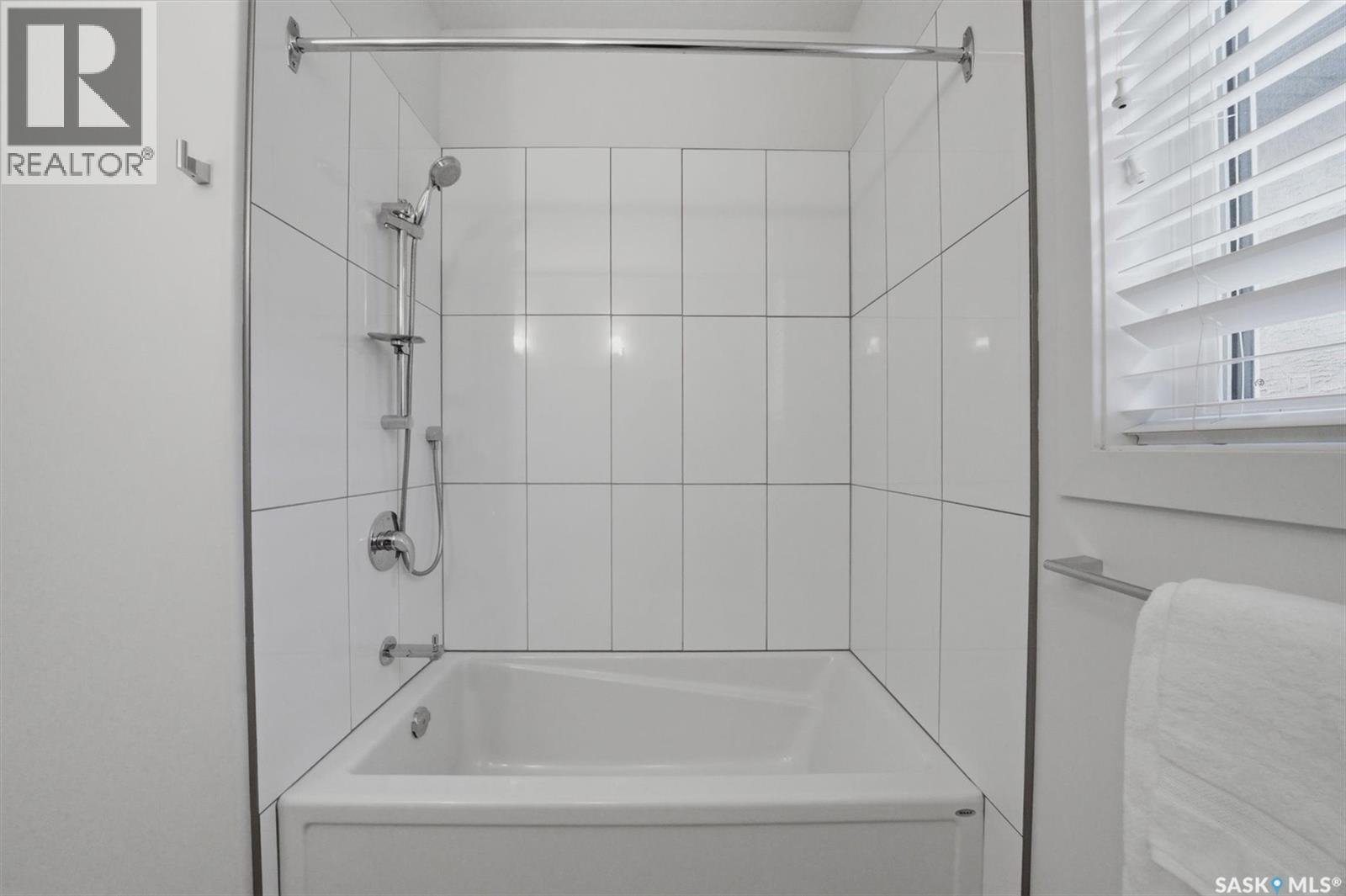 1024 Temperance Street, Saskatoon, SK - Indoor Photo Showing Bathroom