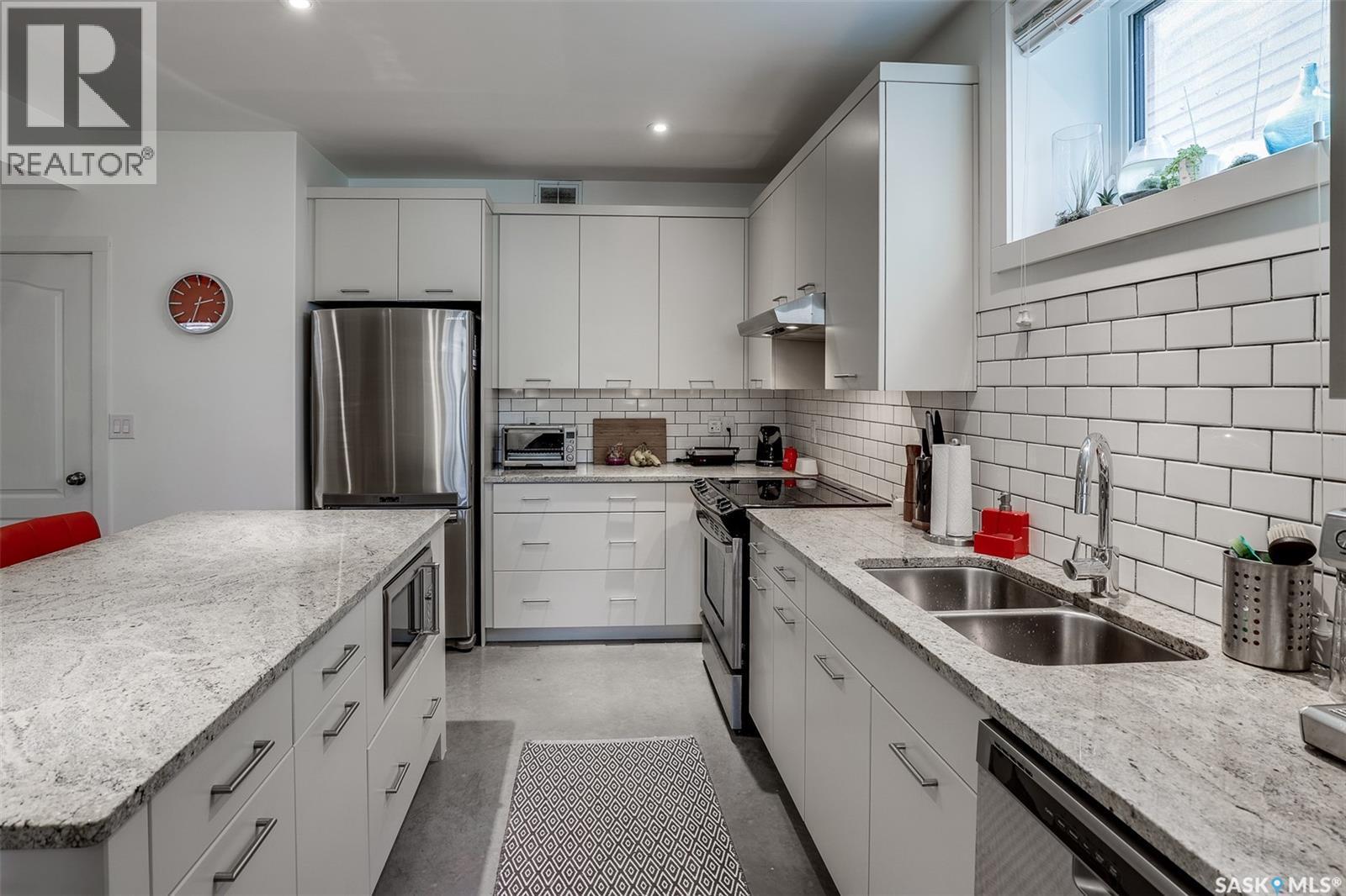 1024 Temperance Street, Saskatoon, SK - Indoor Photo Showing Kitchen With Stainless Steel Kitchen With Double Sink With Upgraded Kitchen