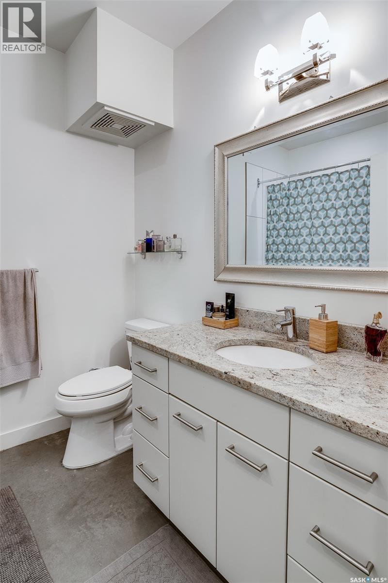 1024 Temperance Street, Saskatoon, SK - Indoor Photo Showing Bathroom