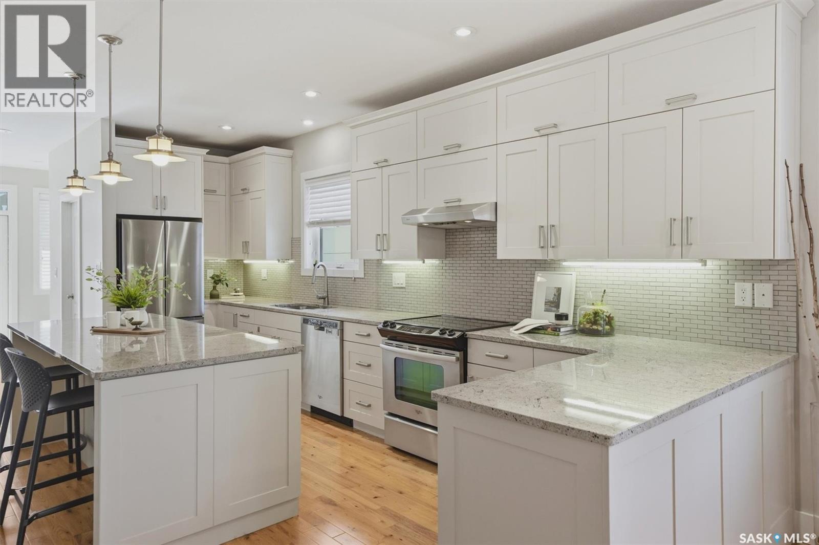 1024 Temperance Street, Saskatoon, SK - Indoor Photo Showing Kitchen With Stainless Steel Kitchen With Upgraded Kitchen