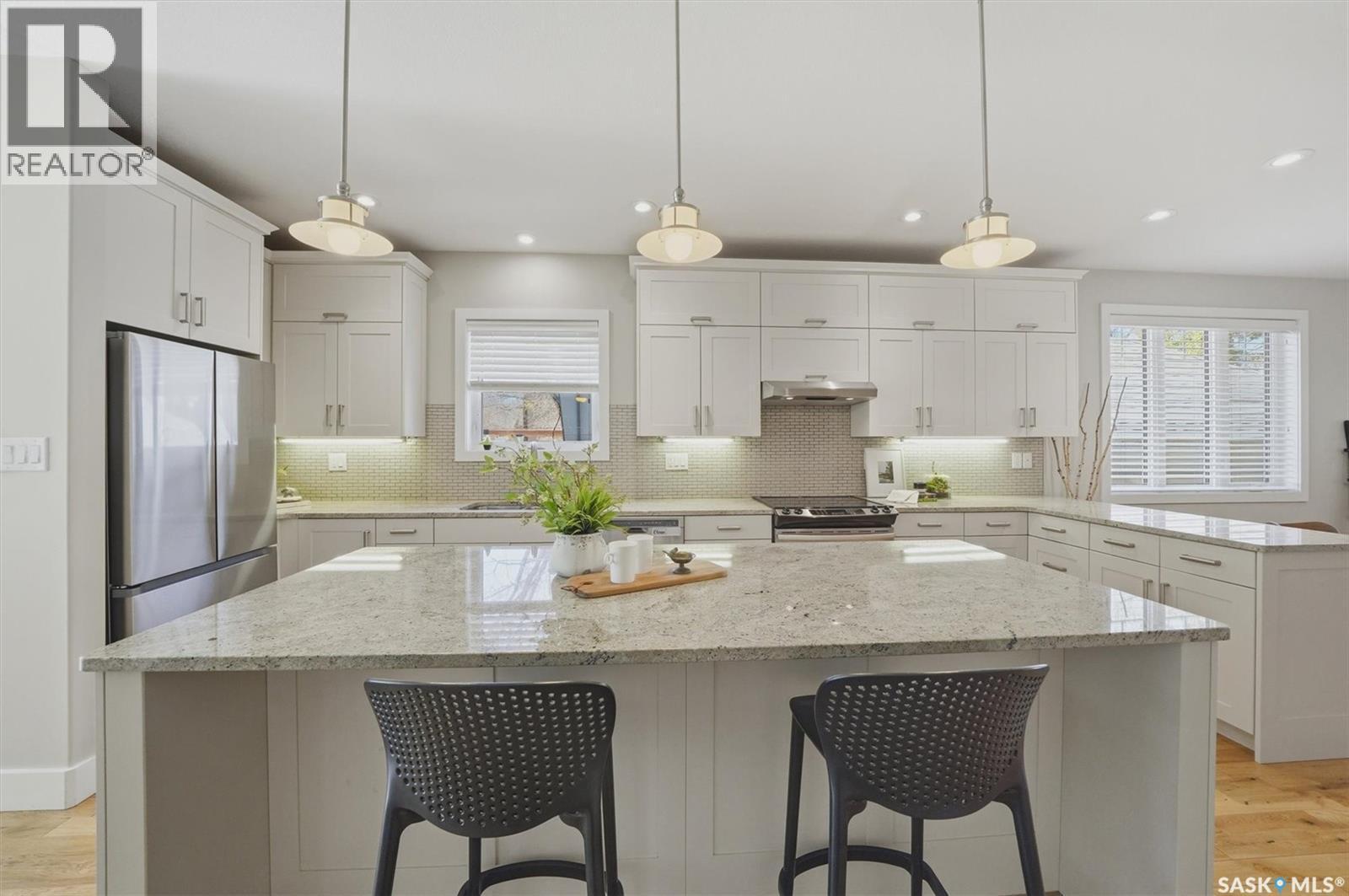 1024 Temperance Street, Saskatoon, SK - Indoor Photo Showing Kitchen With Stainless Steel Kitchen With Upgraded Kitchen