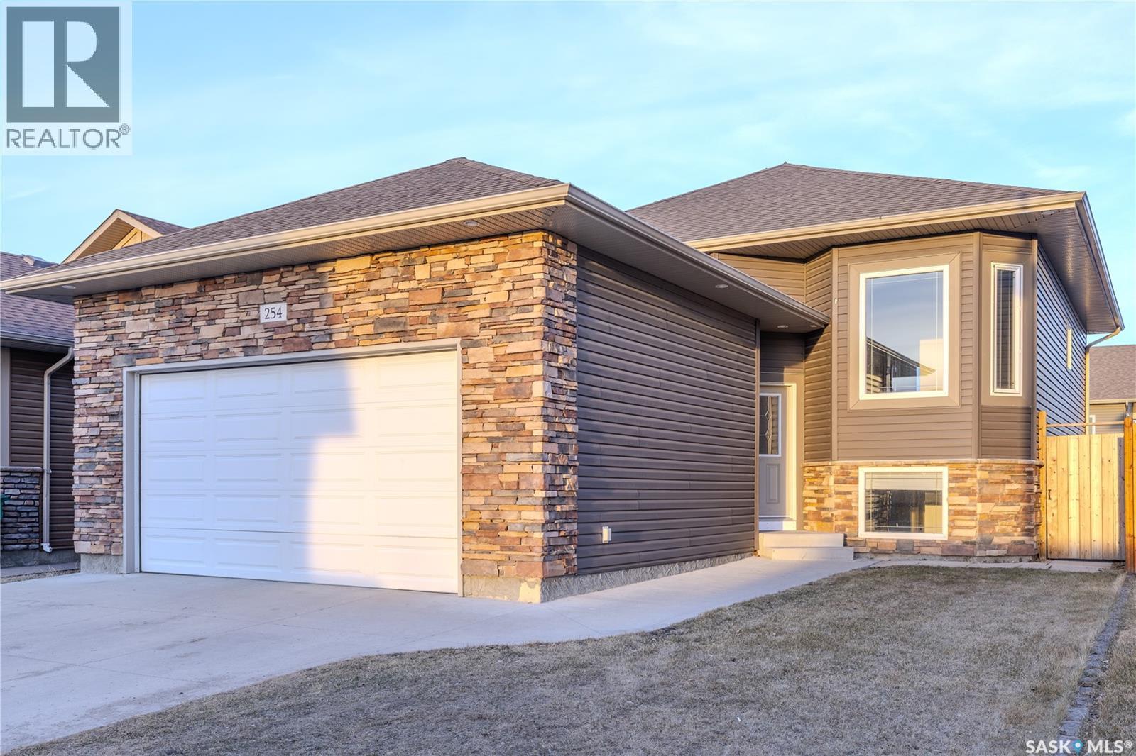 254 Macinnes Street, Saskatoon, SK - Outdoor