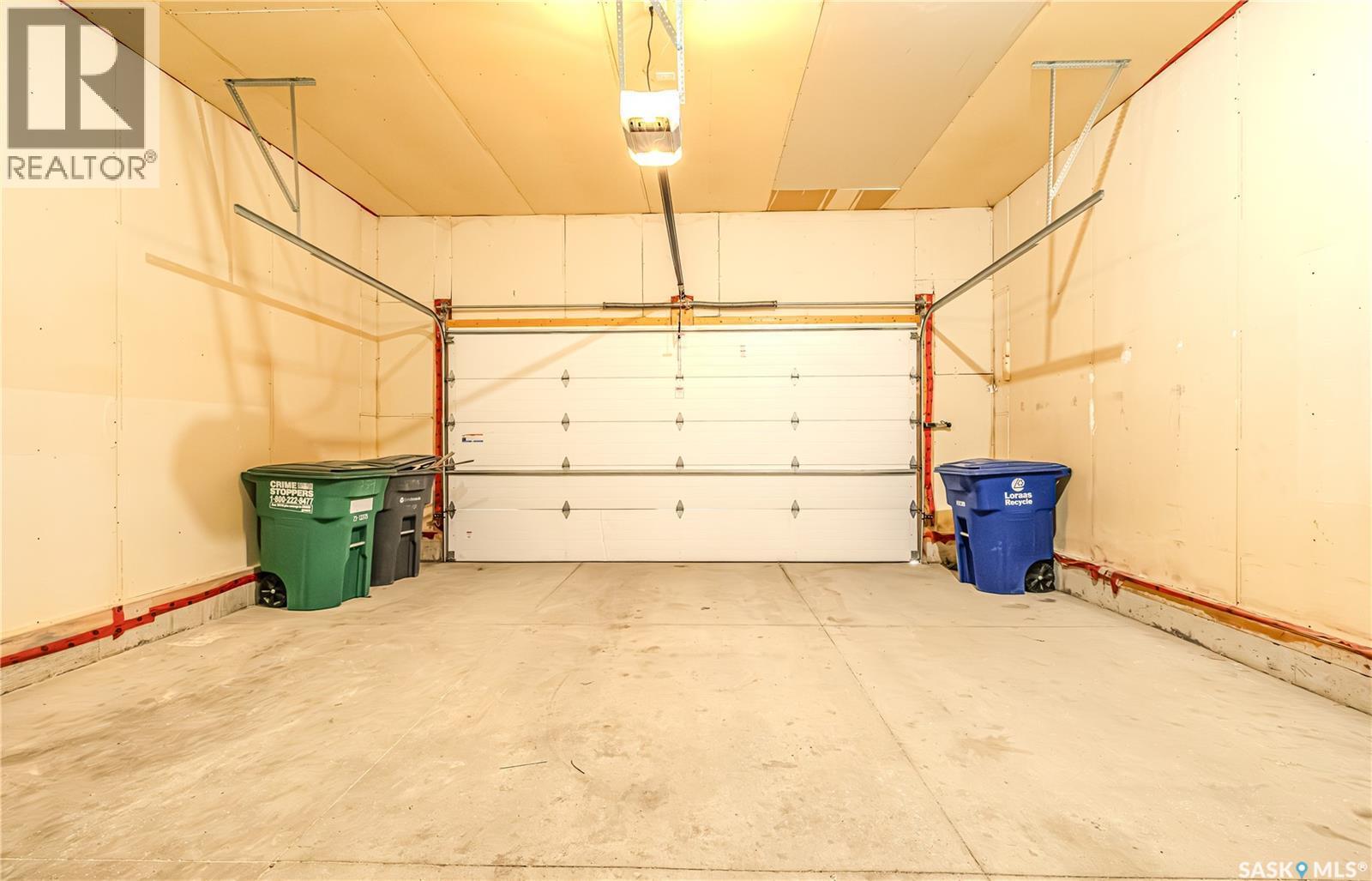 254 Macinnes Street, Saskatoon, SK - Indoor Photo Showing Garage