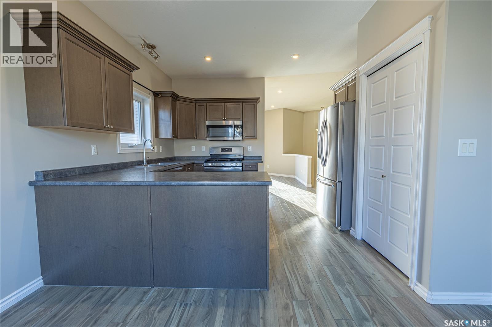 254 Macinnes Street, Saskatoon, SK - Indoor Photo Showing Kitchen