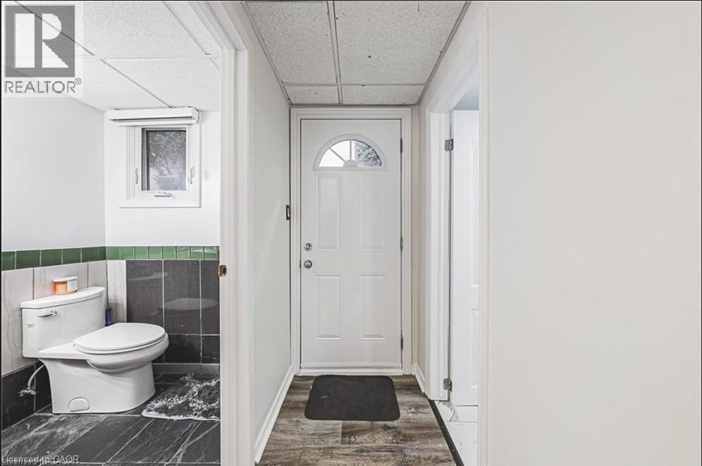 Separate entrance basement - 267 Erb Street E, Waterloo, ON - Indoor Photo Showing Bathroom