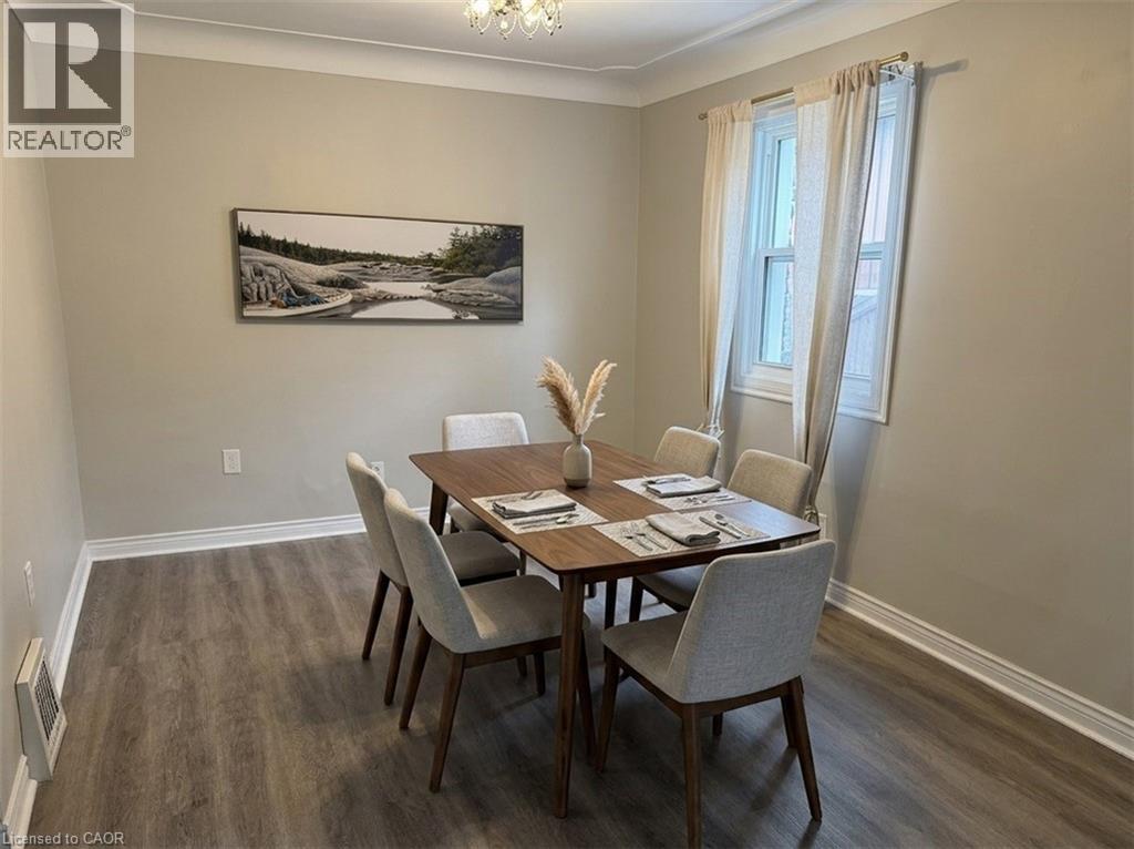 24 East 25Th Street, Hamilton, ON - Indoor Photo Showing Dining Room