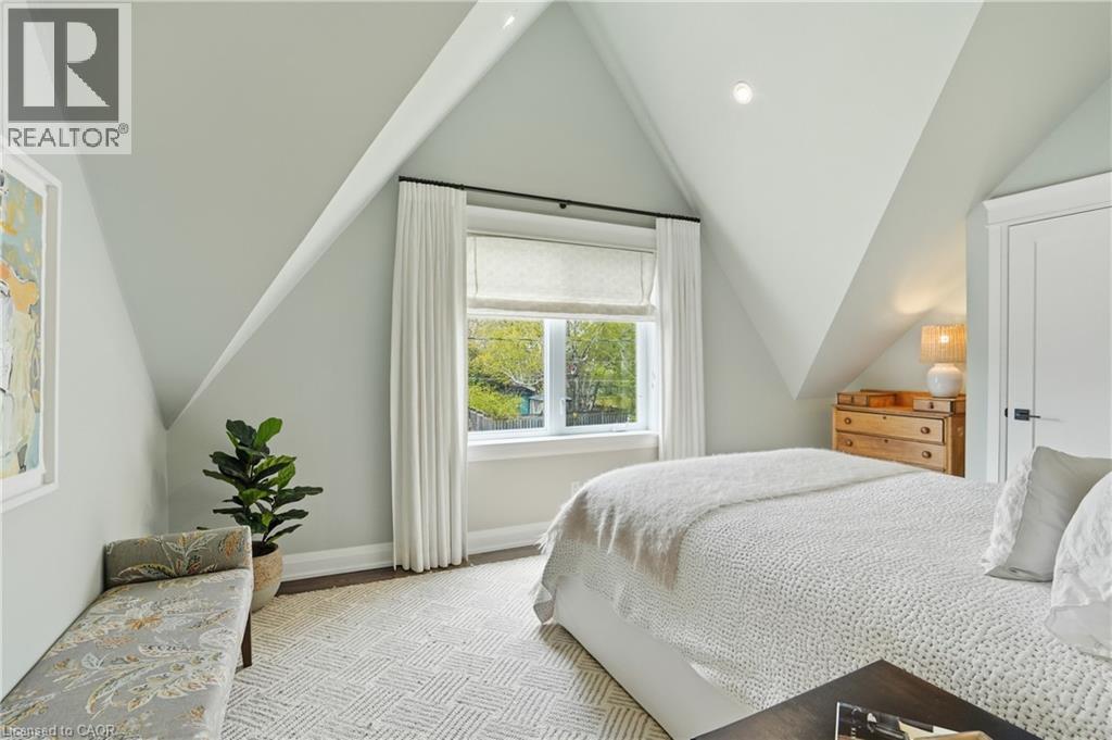 735 George Street, Burlington, ON