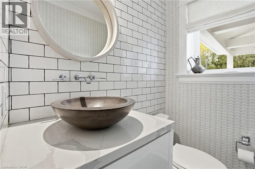 735 George Street, Burlington, ON - Indoor Photo Showing Bathroom