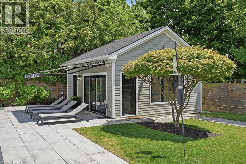 Pool House - 735 George Street, Burlington, ON