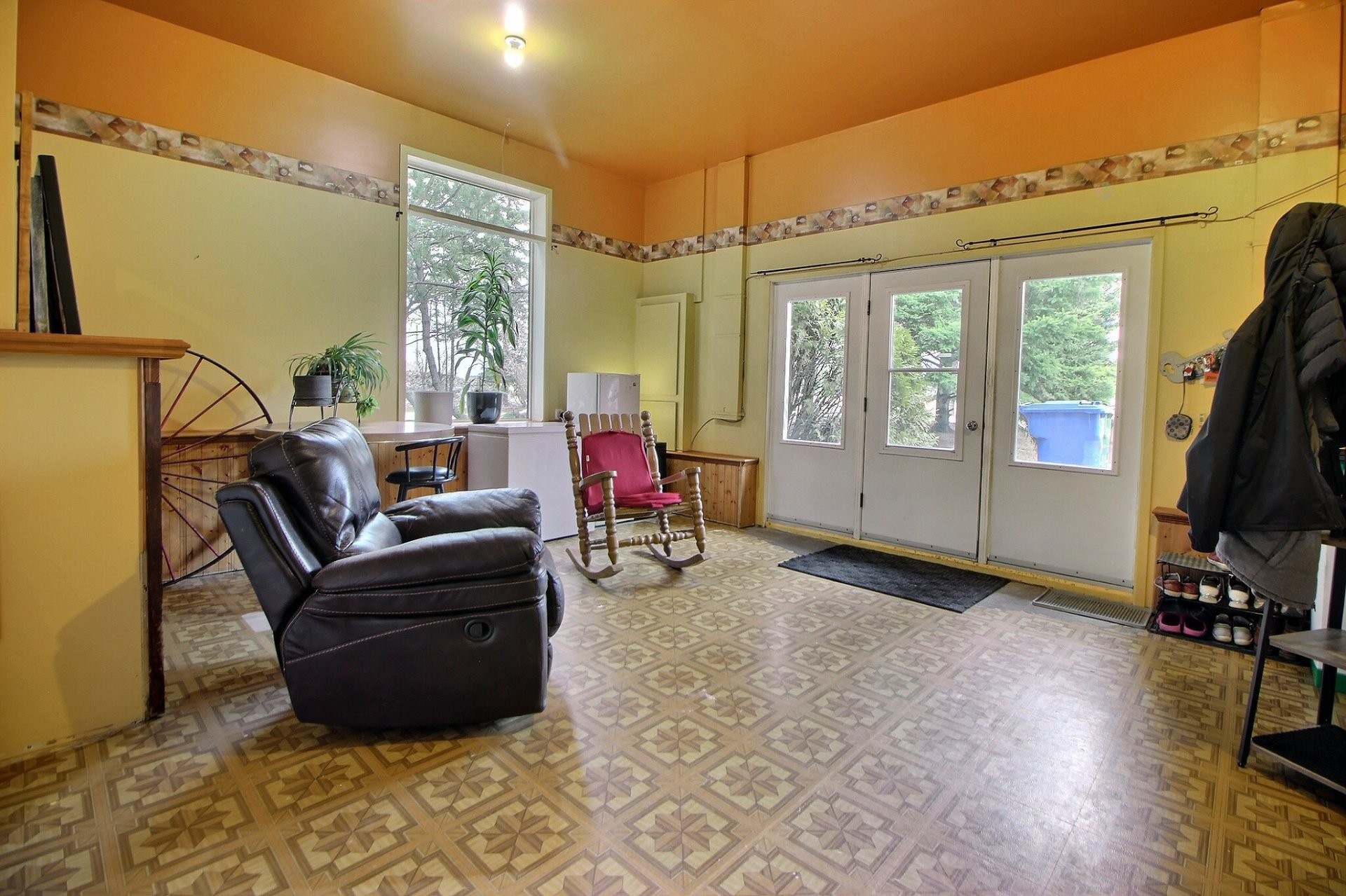 Living Room - 3779 Route 111 E., Amos, QC - Indoor