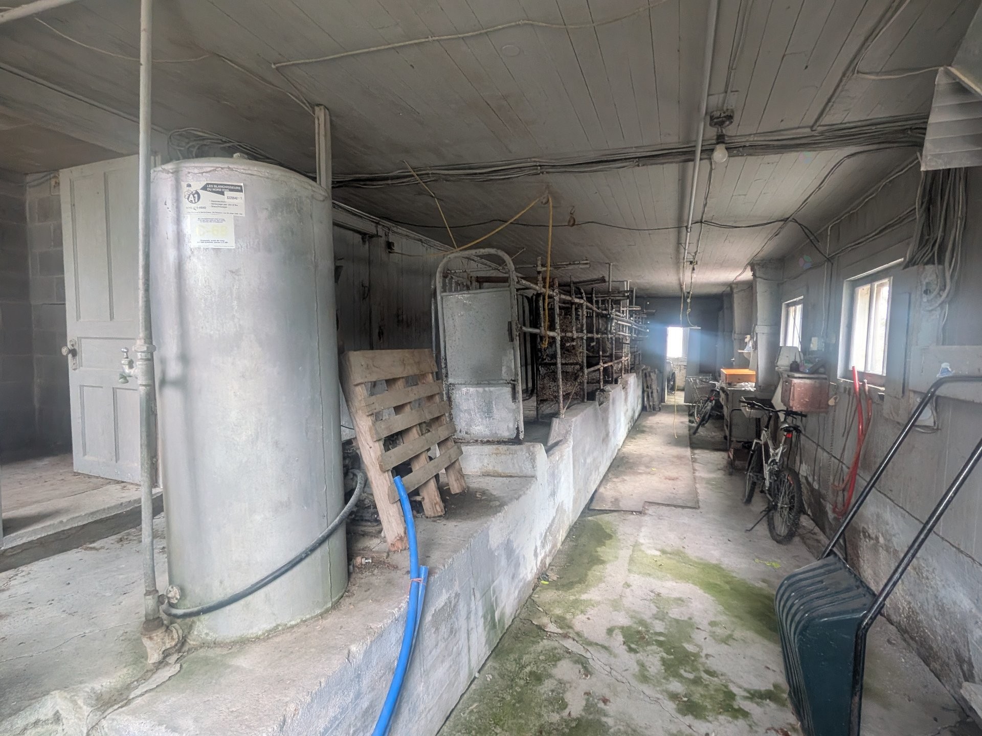 Barn - 3779 Route 111 E., Amos, QC - Indoor