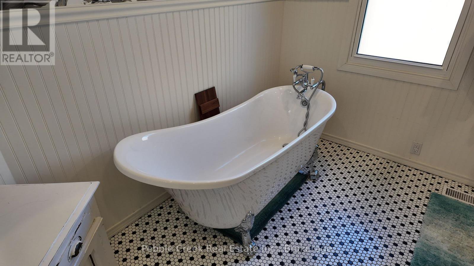 Main Bath - 145 Elizabeth Street, Goderich (Goderich (Town)), ON - Indoor Photo Showing Bathroom