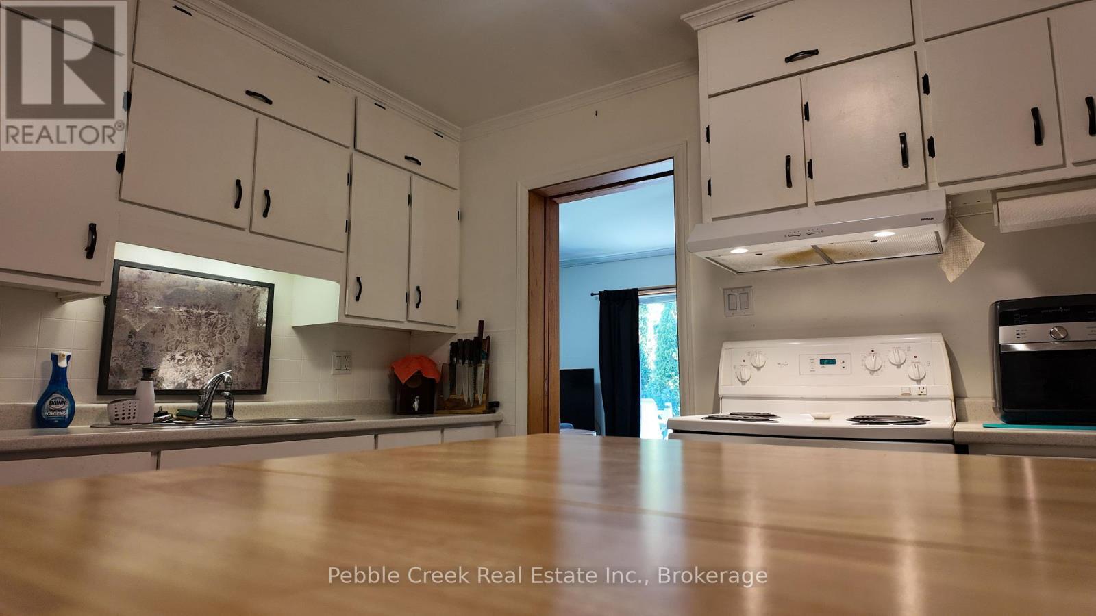Kitchen - 145 Elizabeth Street, Goderich (Goderich (Town)), ON - Indoor Photo Showing Kitchen