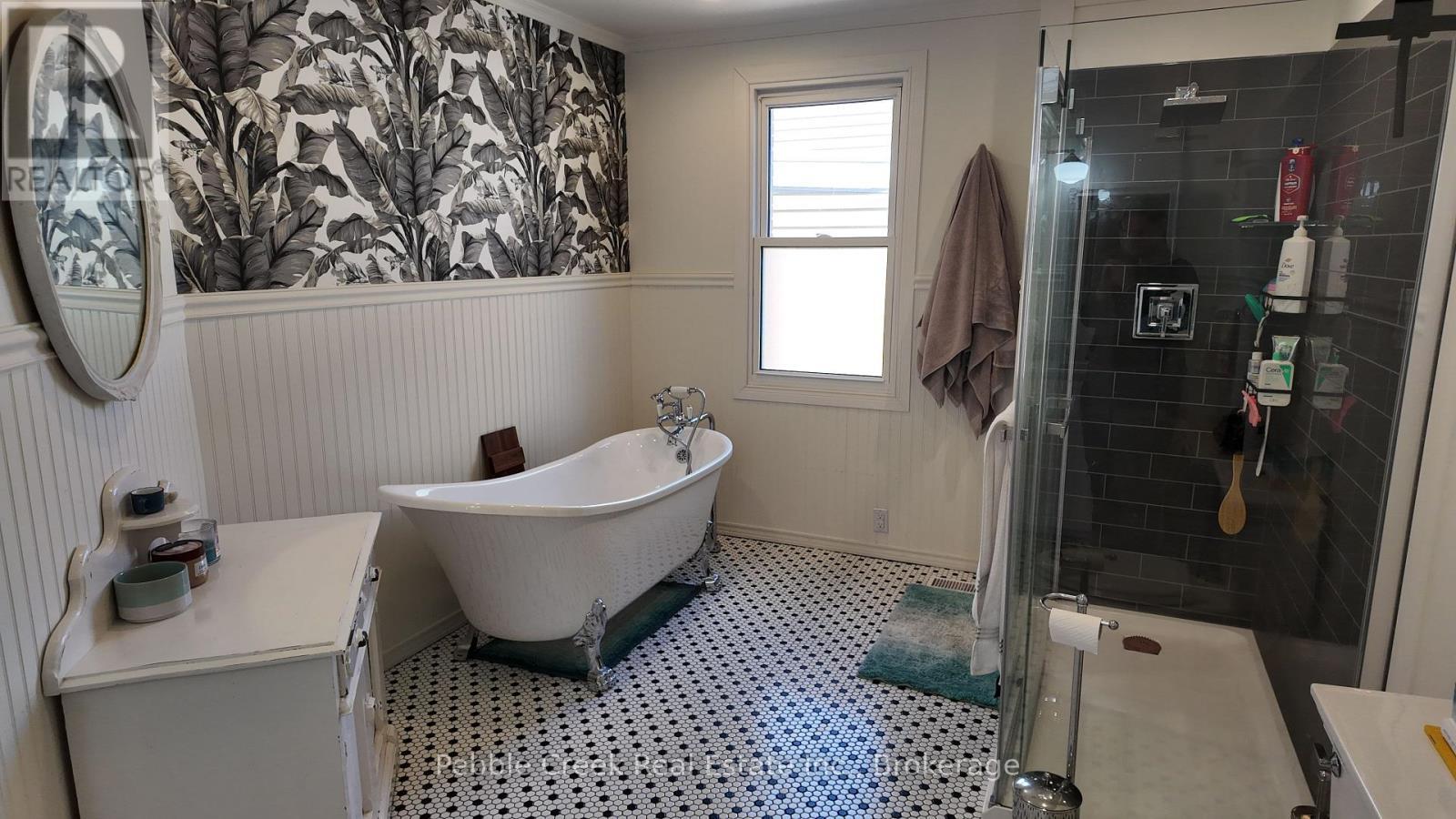 Main Bath - 145 Elizabeth Street, Goderich (Goderich (Town)), ON - Indoor Photo Showing Bathroom