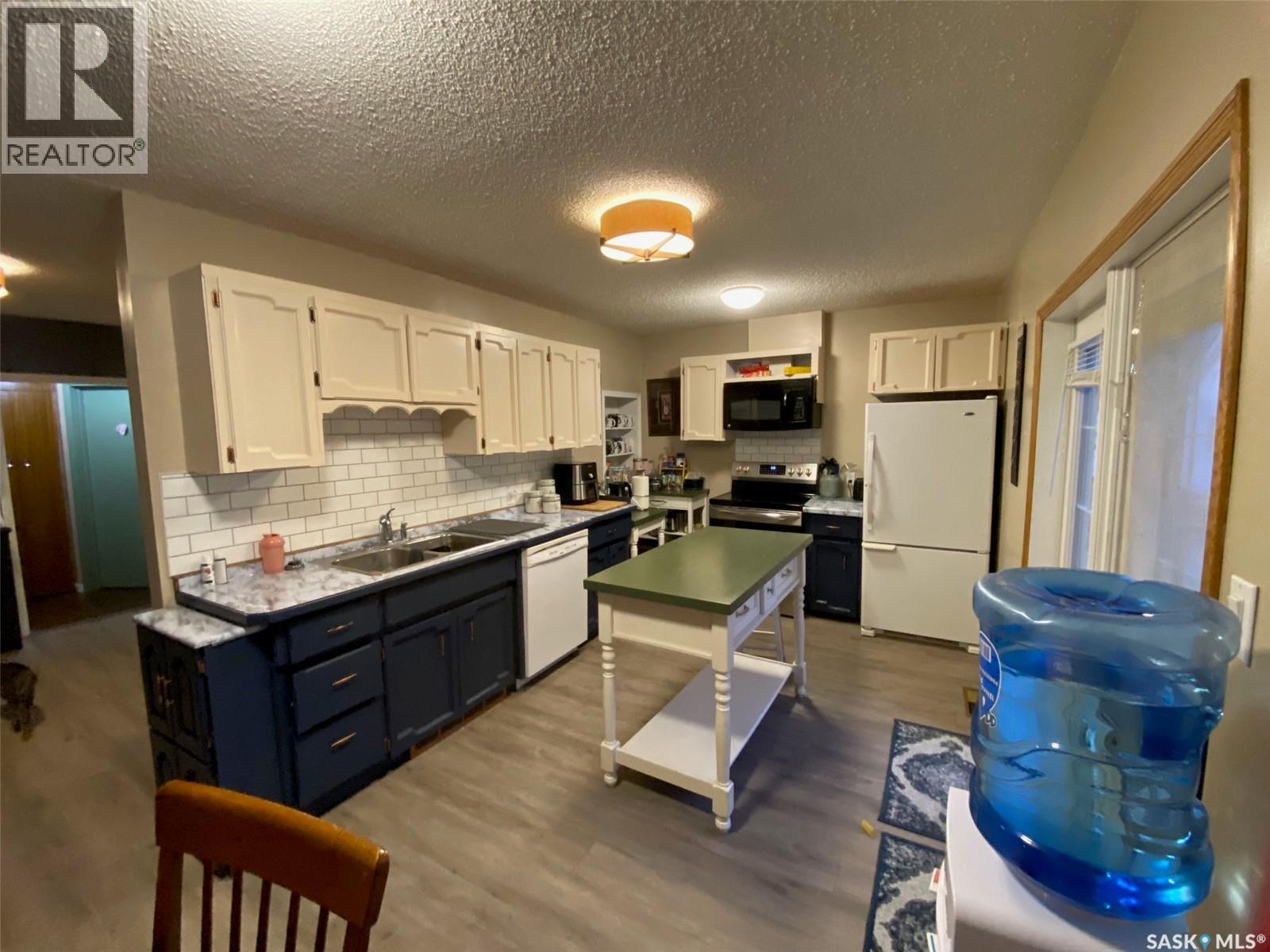 515 Springs Avenue, Springside, SK - Indoor Photo Showing Kitchen With Double Sink