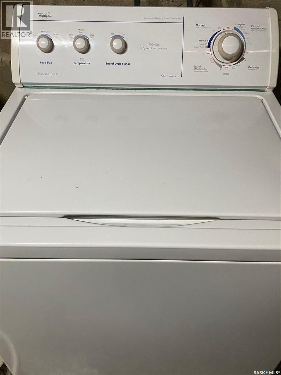 515 Springs Avenue, Springside, SK - Indoor Photo Showing Laundry Room