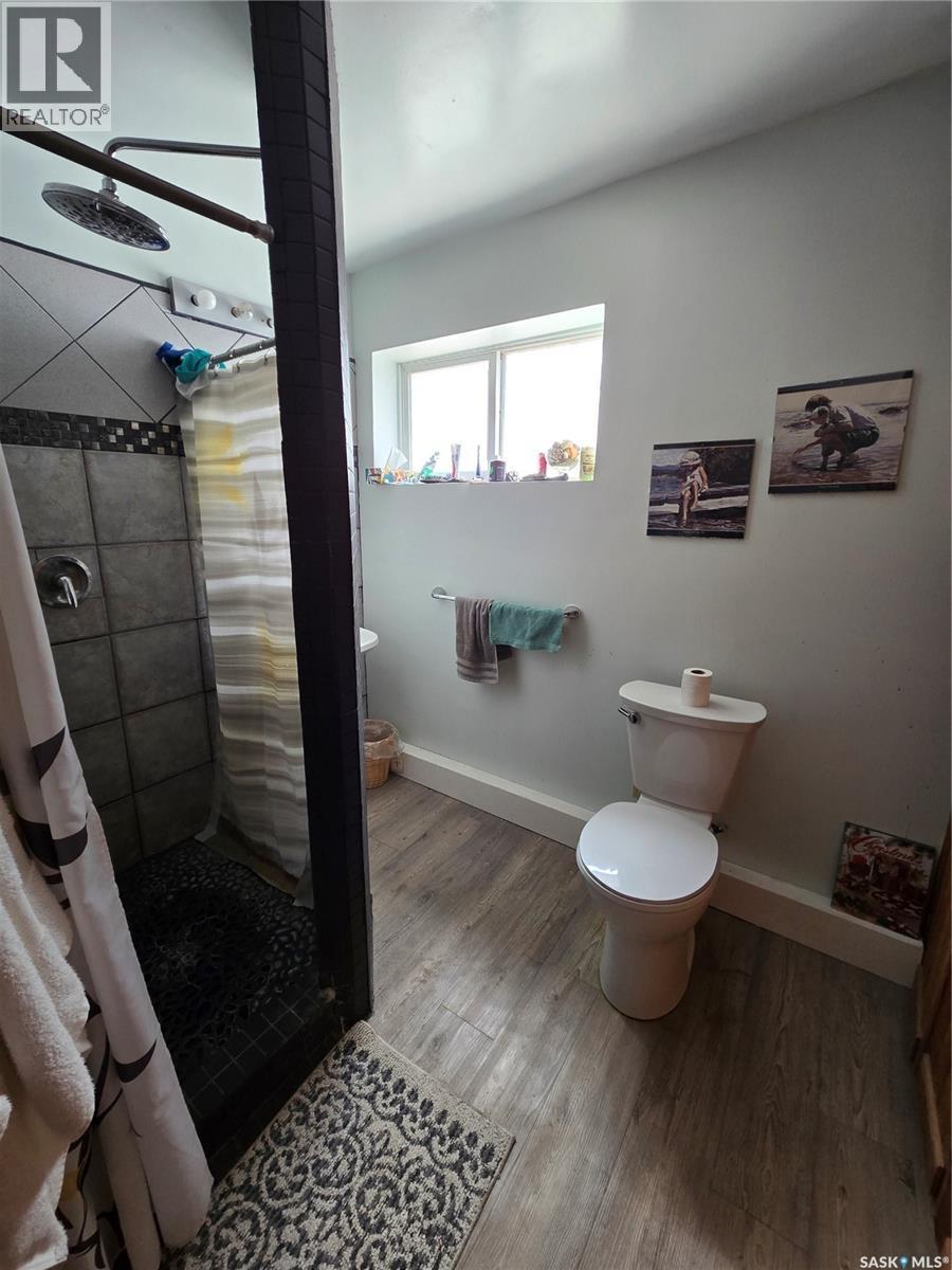41 7Th Avenue Ne, Swift Current, SK - Indoor Photo Showing Bathroom