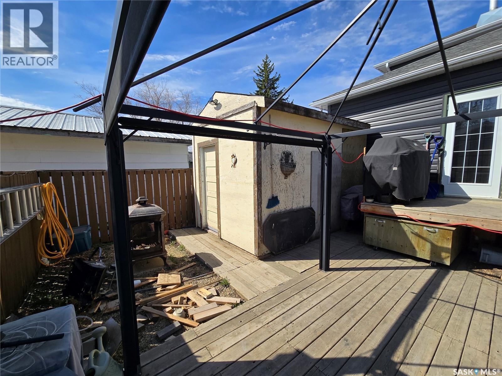 41 7Th Avenue Ne, Swift Current, SK - Outdoor With Deck Patio Veranda With Exterior