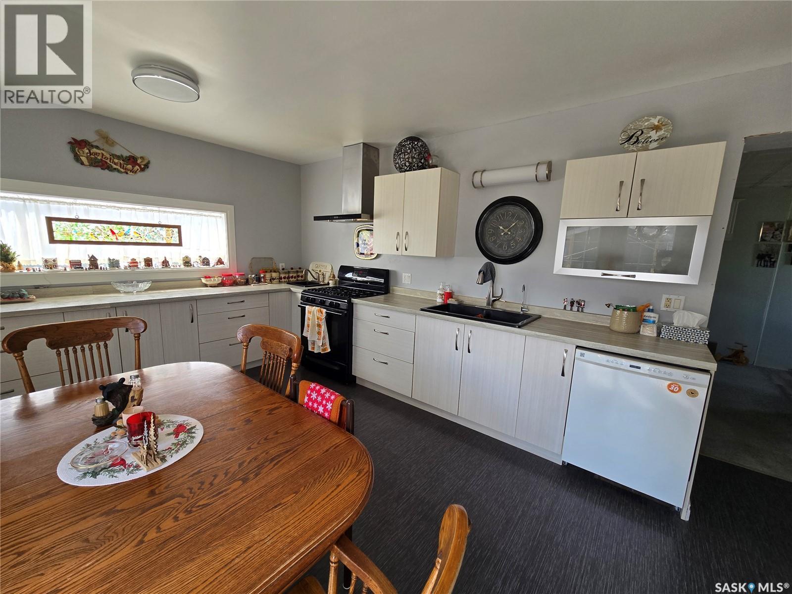 41 7Th Avenue Ne, Swift Current, SK - Indoor
