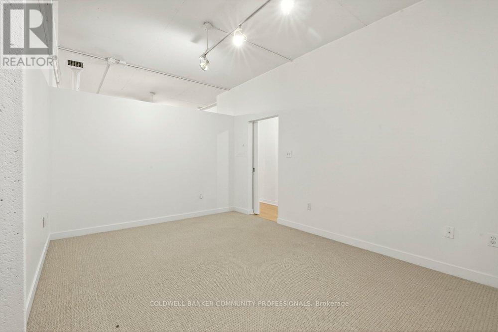 120 Jackson Street W, Hamilton, ON - Indoor Photo Showing Other Room
