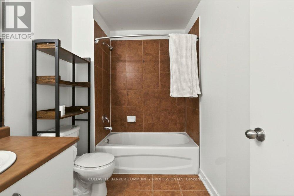 120 Jackson Street W, Hamilton, ON - Indoor Photo Showing Bathroom