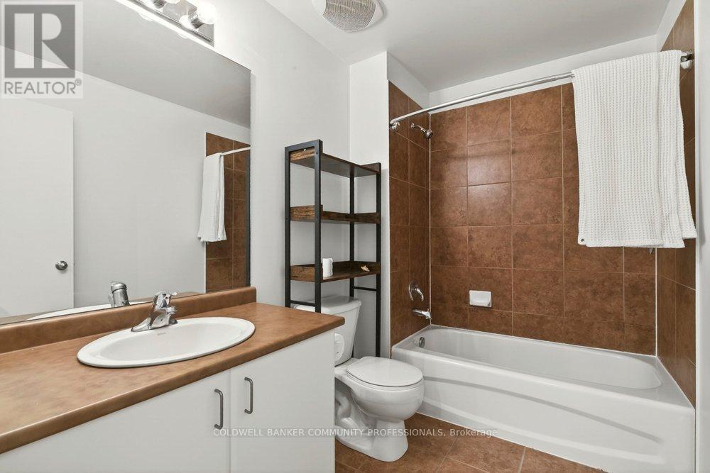 120 Jackson Street W, Hamilton, ON - Indoor Photo Showing Bathroom