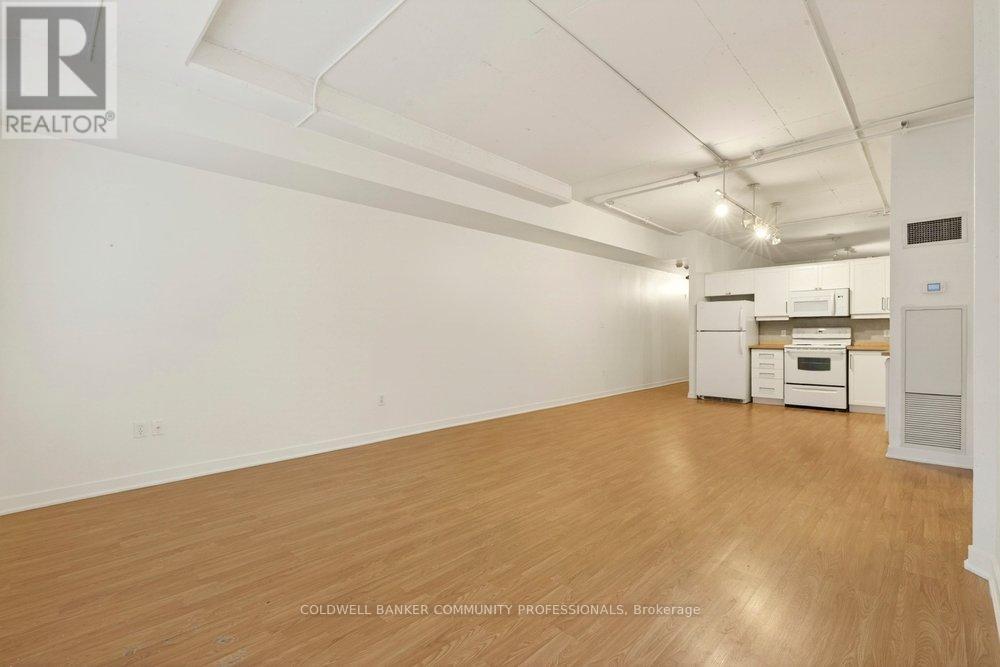 120 Jackson Street W, Hamilton, ON - Indoor Photo Showing Other Room
